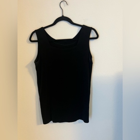 Classic Black Sleeveless Top - Picture 1 of 3